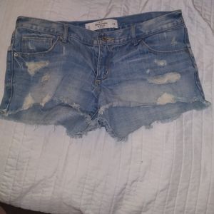 Ripped denim short